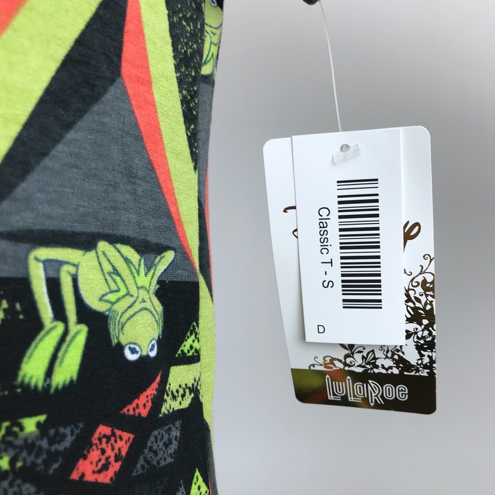 🛍 NWT LulaRoe Disney Kermit Collab Classic T 🛍